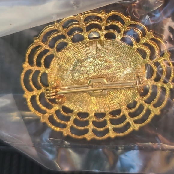 Oval Gold Tone And Blue Brooch Pin - Picture 2 of 2